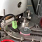 Ingeblikte de sardinevissen die van de Higee Automatische lunchworst ingeblikte vacuümverzegeling machine machine naaien leverancier